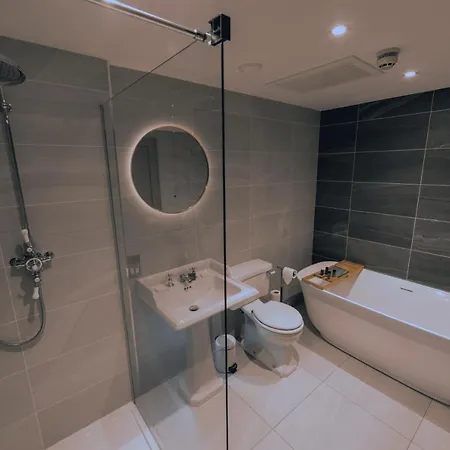 Rockhill House 4*
