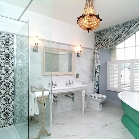 Rockhill House 4*