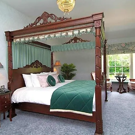 Rockhill House 4*