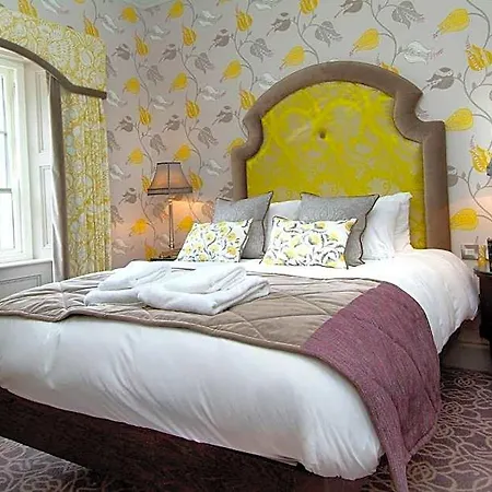 Rockhill House 4*
